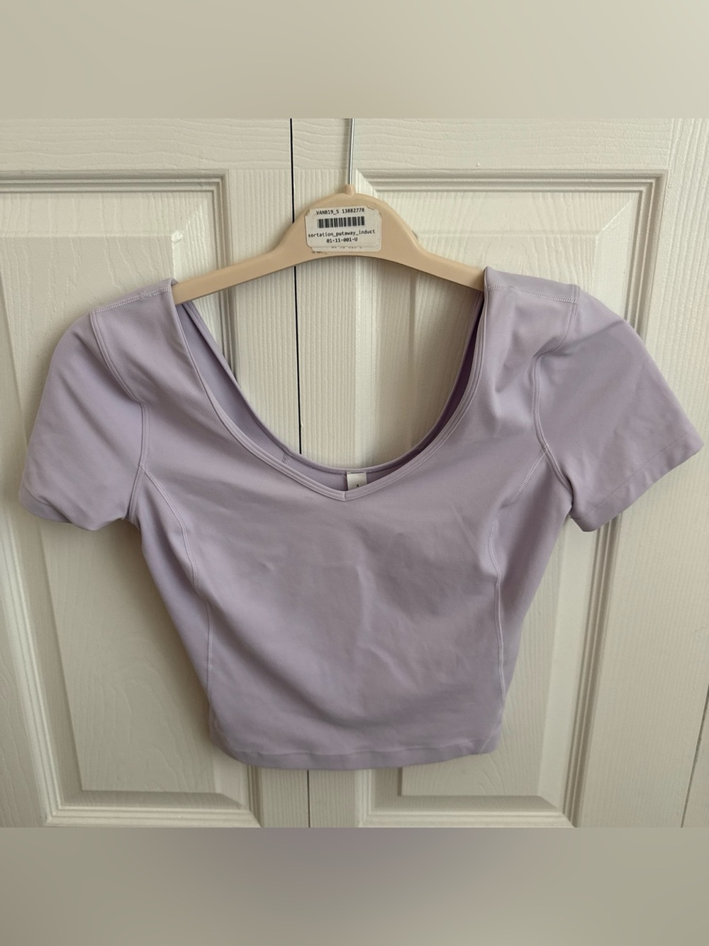 Women’s lululemon lavender/purple workout crop top